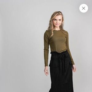 NWT Meli Basic High V Tee Size XSmall